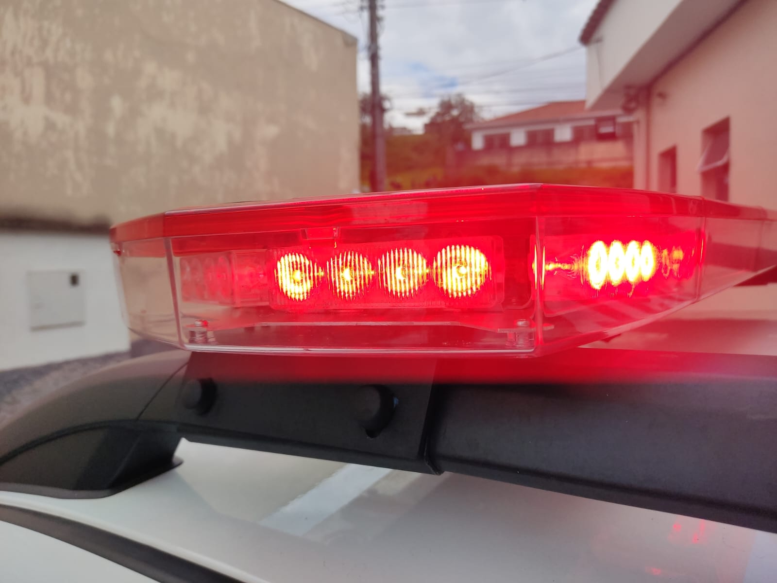Homem com passagens de furto e roubo é preso no Bairro Graminha em Santos Dumont